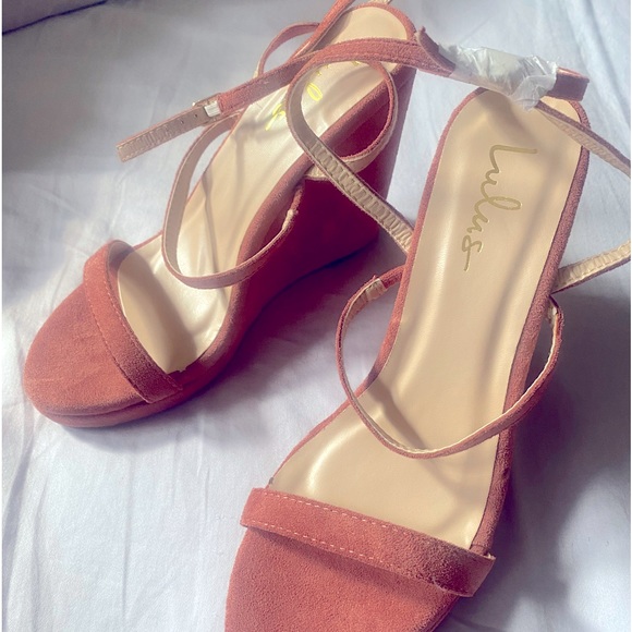Cutest suede platform sandals ! Beautiful Blush shade! - Picture 1 of 4